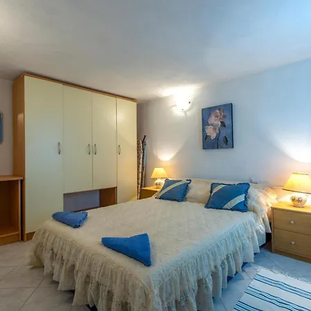 아파트 One-bedroom In Sućuraj