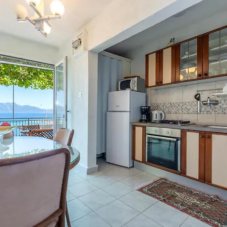 Amazing In With Kitchen Apartment *